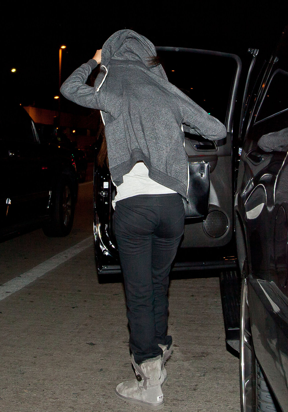 Selena Gomez departing out of LA, hiding her face