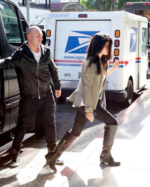 Selena Gomez leaving the ER in Los Angeles November 19, 2012 