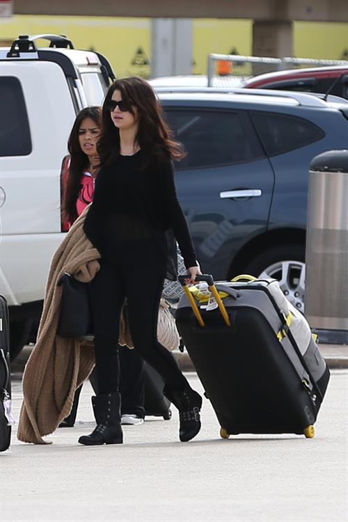 Selena Gomez returning to her home outside of Dallas 11/13/12 