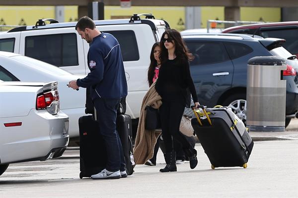 Selena Gomez returning to her home outside of Dallas 11/13/12 