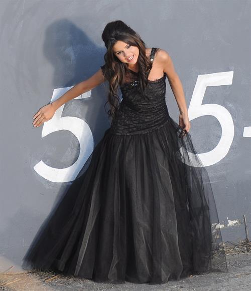 Behind the scenes of Selena Gomez's new video, 'Who Says' 