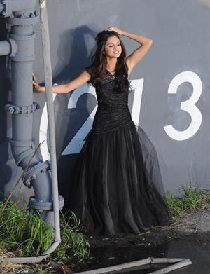 Behind the scenes of Selena Gomez's new video, 'Who Says' 