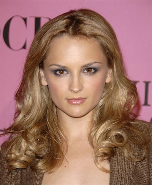 Rachael Leigh Cook