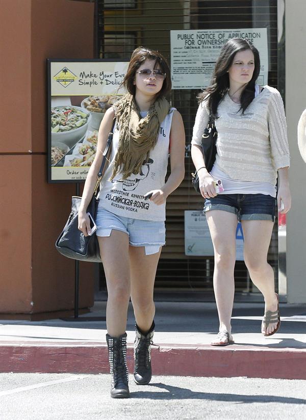 Selena Gomez leaving The California Pizza Kitchen in Tarzana, August 20, 2012