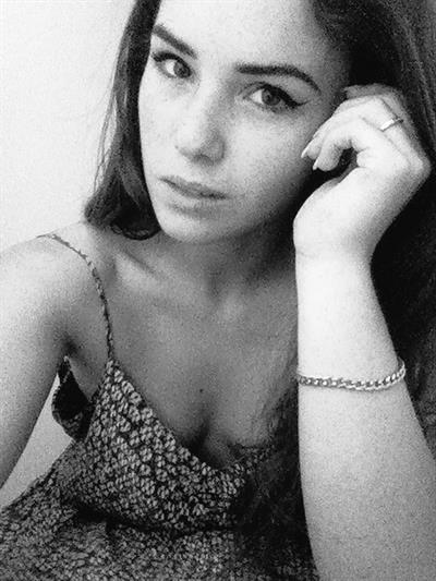 Alexis Young taking a selfie