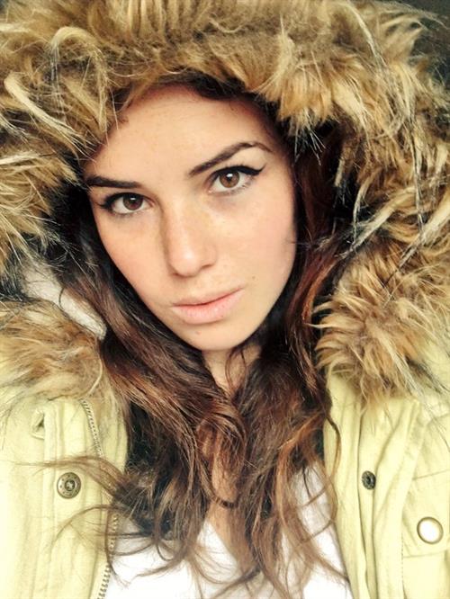 Alexis Young taking a selfie