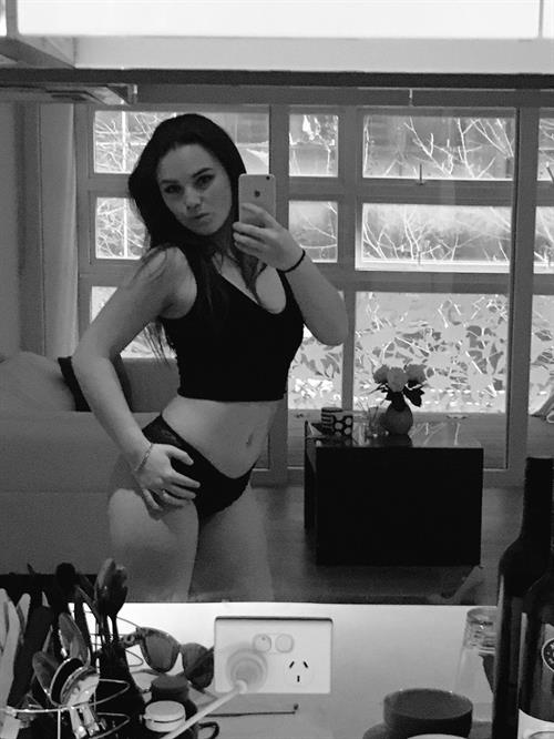 Alexis Young taking a selfie