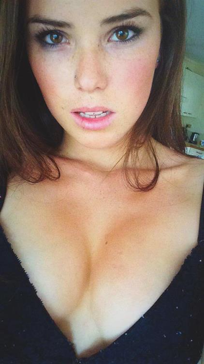 Alexis Young taking a selfie