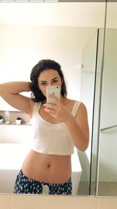 Alexis Young taking a selfie