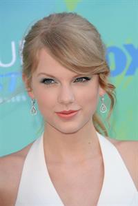 Taylor Swift at the 2011 Teen Choice Awards August 07, 2011 