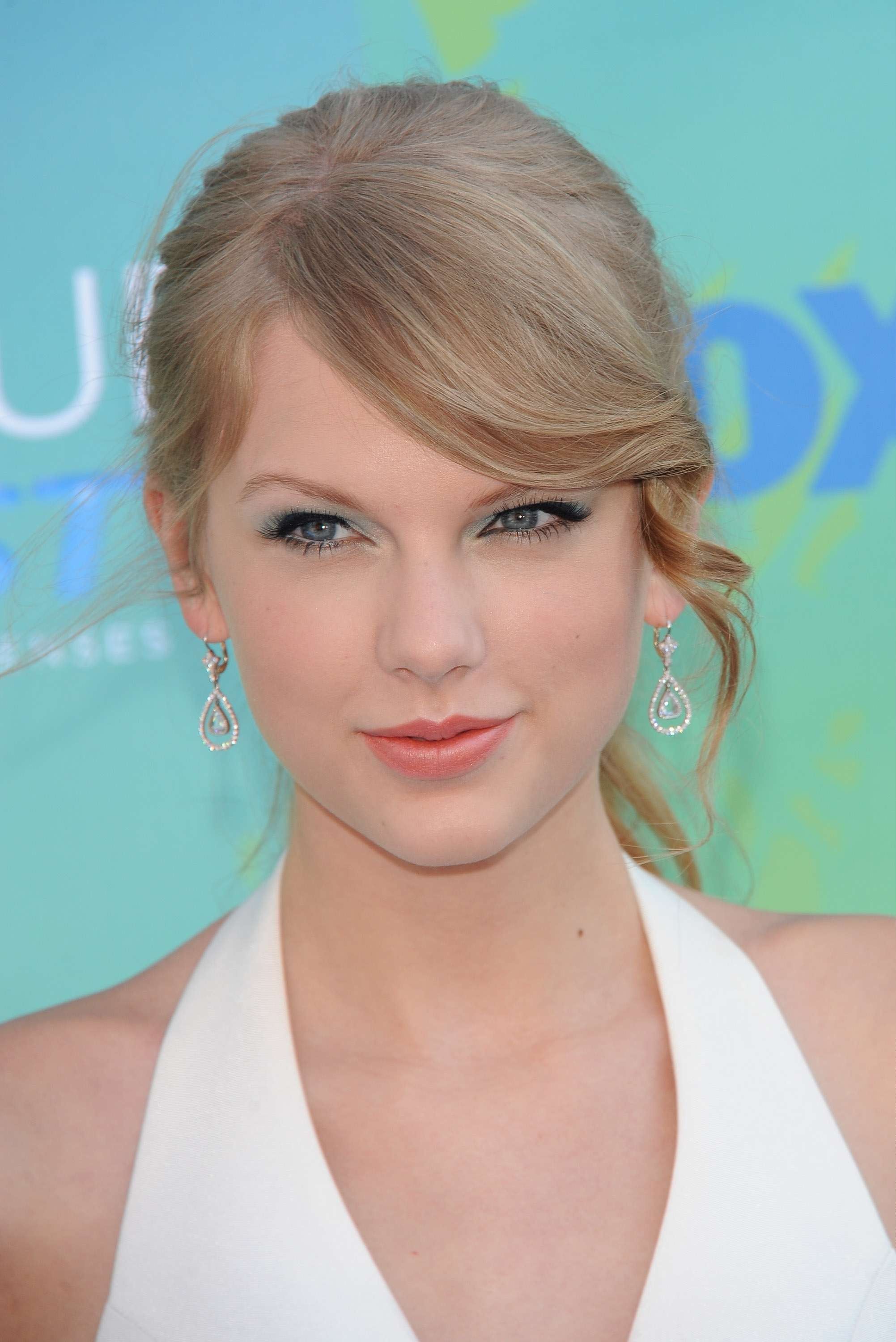 Taylor Swift at the 2011 Teen Choice Awards August 07, 2011 
