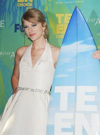 Taylor Swift at the 2011 Teen Choice Awards August 07, 2011 