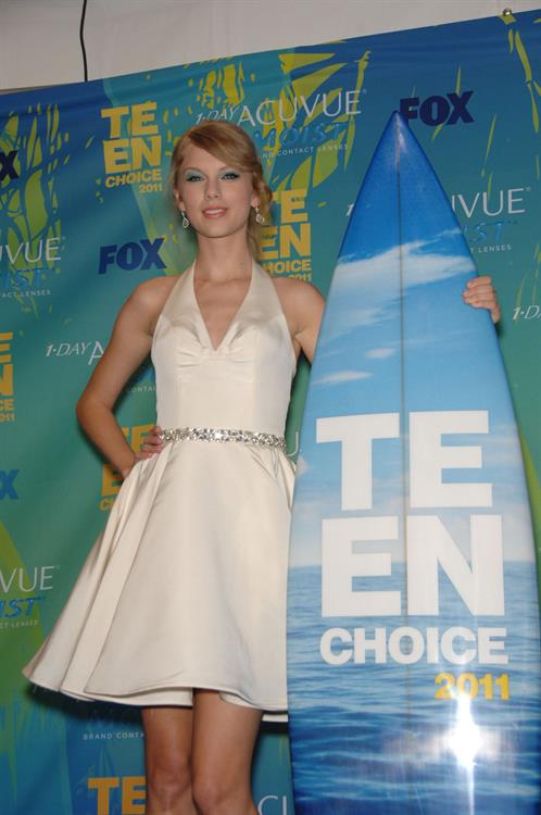 Taylor Swift at the 2011 Teen Choice Awards August 07, 2011 
