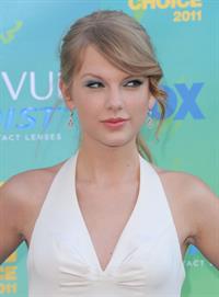 Taylor Swift at the 2011 Teen Choice Awards August 07, 2011 