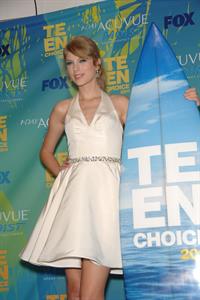 Taylor Swift at the 2011 Teen Choice Awards August 07, 2011 