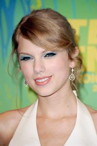 Taylor Swift at the 2011 Teen Choice Awards August 07, 2011 