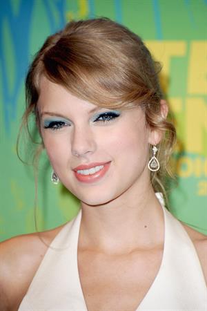 Taylor Swift at the 2011 Teen Choice Awards August 07, 2011 