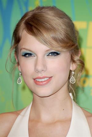 Taylor Swift at the 2011 Teen Choice Awards August 07, 2011 
