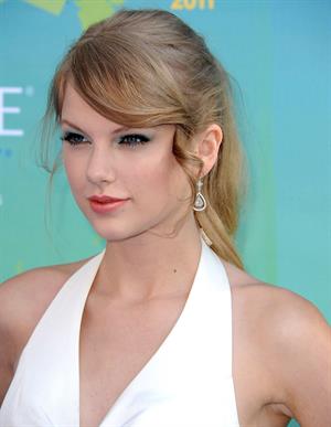 Taylor Swift at the 2011 Teen Choice Awards August 07, 2011 