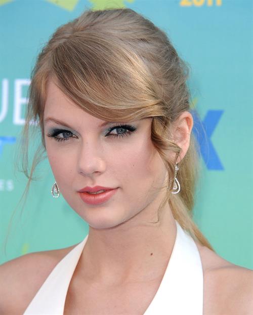 Taylor Swift at the 2011 Teen Choice Awards August 07, 2011 