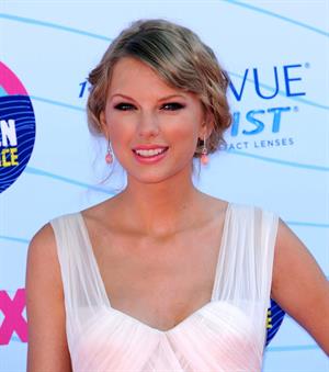 Taylor Swift at the 2012 Teen Choice Awards in Universal City July 22, 2012 