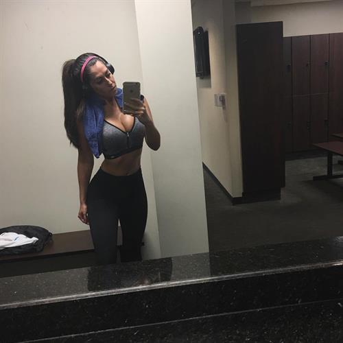 Jessica Rose Jones taking a selfie