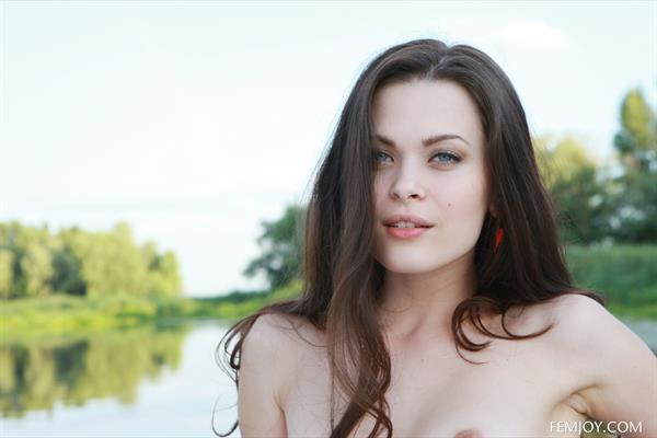 Amelie B - breasts