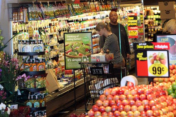 Taylor Swift grocery shopping in Studio City December 19, 2012