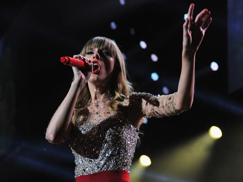 Taylor Swift at the KIIS FM 2012 Jingle Ball concert at Nokia Theatre in Los Angeles - December 1, 2012 