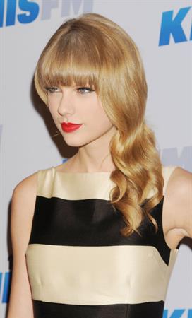 Taylor Swift at the KIIS FM 2012 Jingle Ball concert at Nokia Theatre in Los Angeles - December 1, 2012 