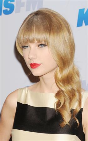 Taylor Swift at the KIIS FM 2012 Jingle Ball concert at Nokia Theatre in Los Angeles - December 1, 2012 
