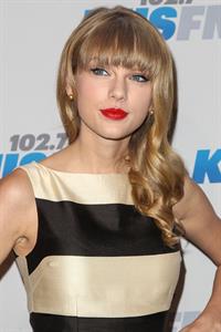 Taylor Swift at the KIIS FM 2012 Jingle Ball concert at Nokia Theatre in Los Angeles - December 1, 2012 