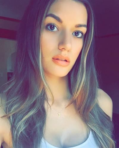 Vanessa Hanson taking a selfie