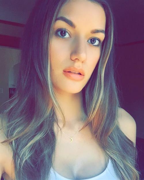 Vanessa Hanson taking a selfie