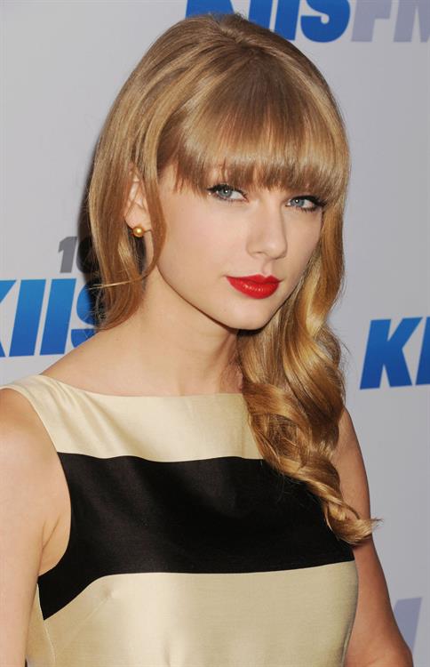 Taylor Swift at the KIIS FM 2012 Jingle Ball concert at Nokia Theatre in Los Angeles - December 1, 2012 