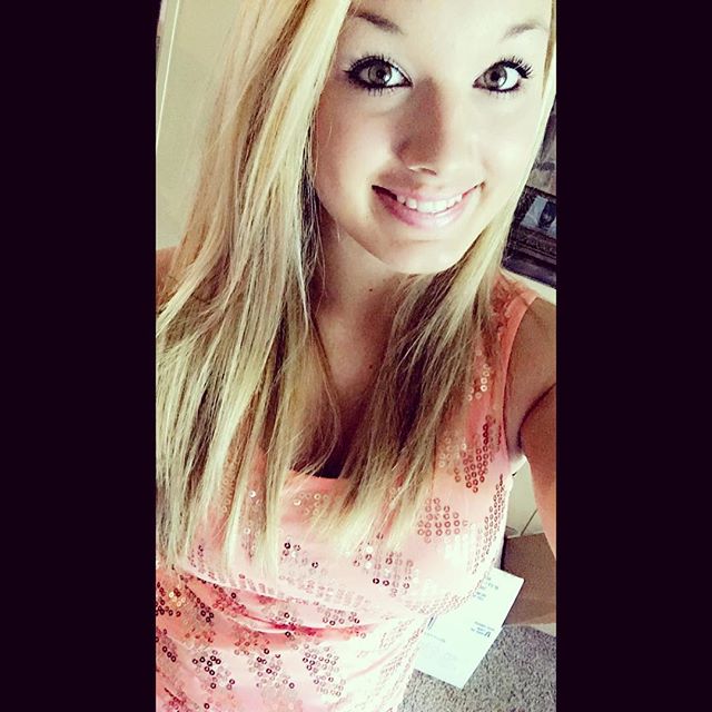 Mariah Alexis Vest Selfie Pictures Mariah Alexis Vest taking a selfie