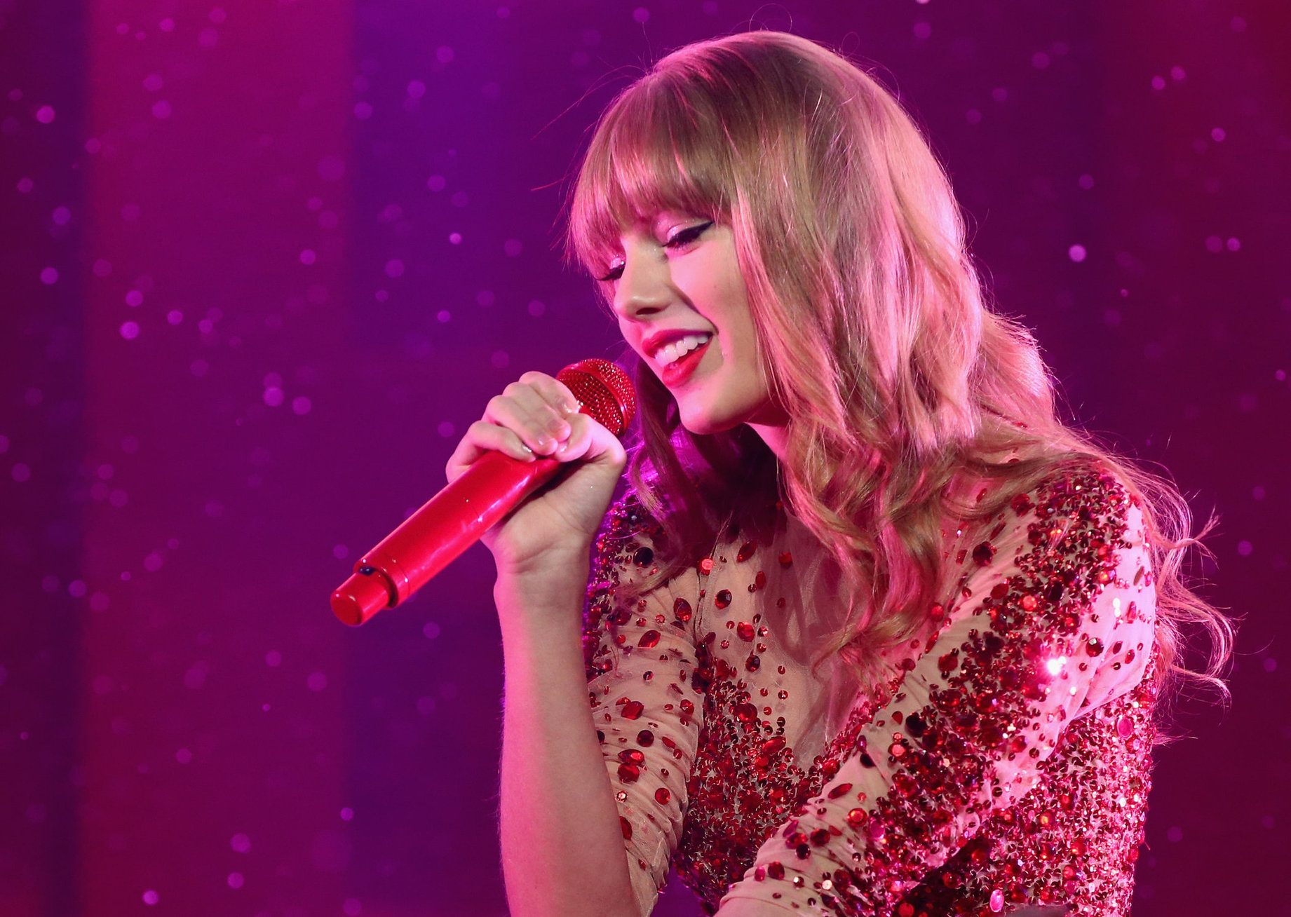 Taylor Swift on stage at the KIIS FM 2012 Jingle Ball concert at Nokia Theatre in Los Angeles - December 1, 2012 