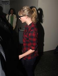 Taylor Swift arriving in Los Angeles from Sydney November 30, 2012