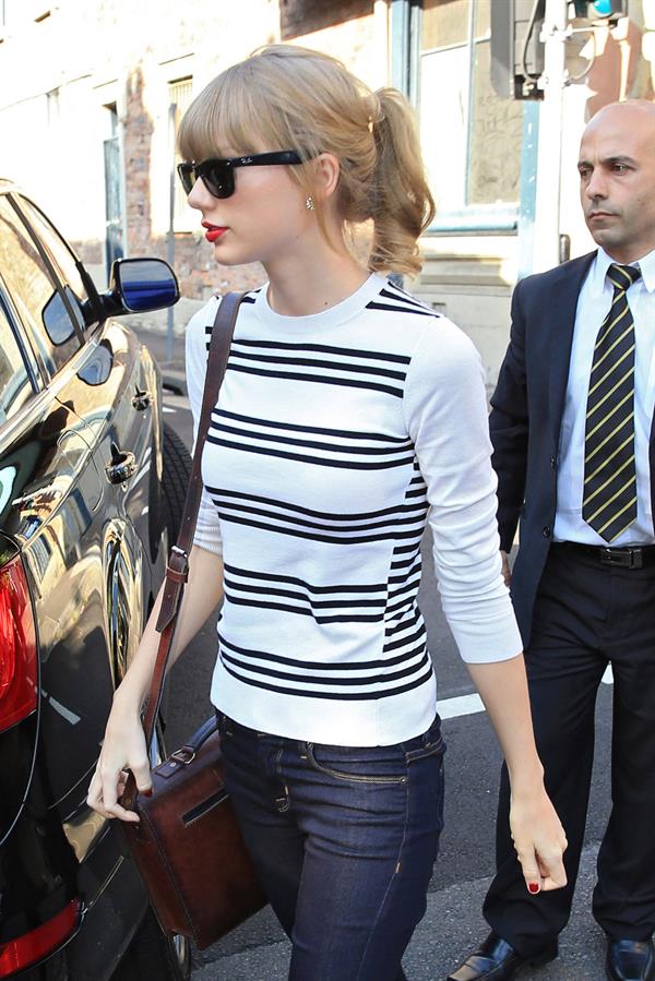 Taylor Swift grabs breakfast at Bills restaurant in Sydney 11/25/12 