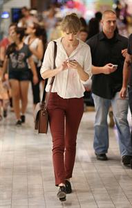 Taylor Swift out shopping in Sydney, Australia 