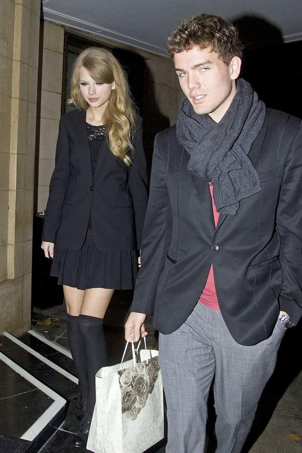 Taylor Swift goes out to dinner to Nobu on Park Lane in London October 19, 2010 