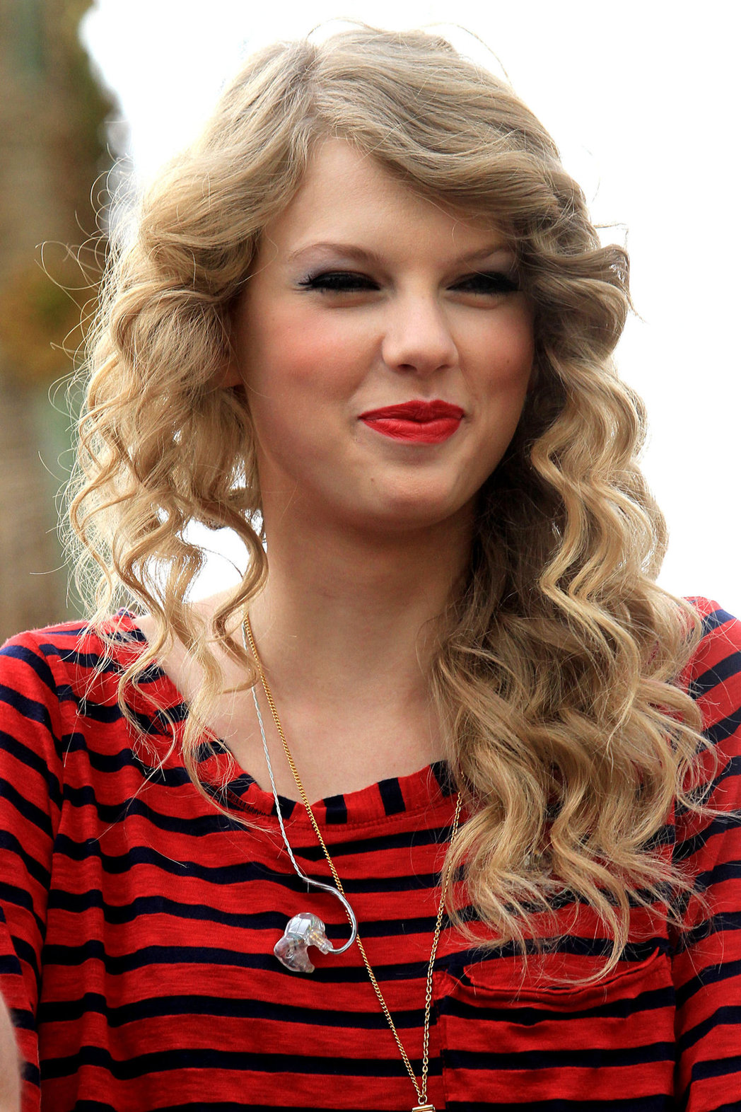 Taylor Swift surprise show at Hollywood Highland October 29, 2010