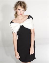 Taylor Swift Glamour Magazine November 2010 