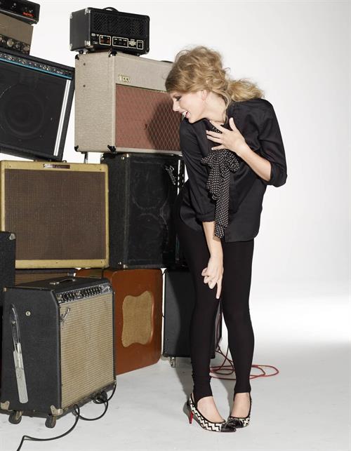 Taylor Swift Glamour Magazine November 2010 