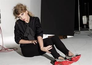 Taylor Swift Glamour Magazine November 2010 