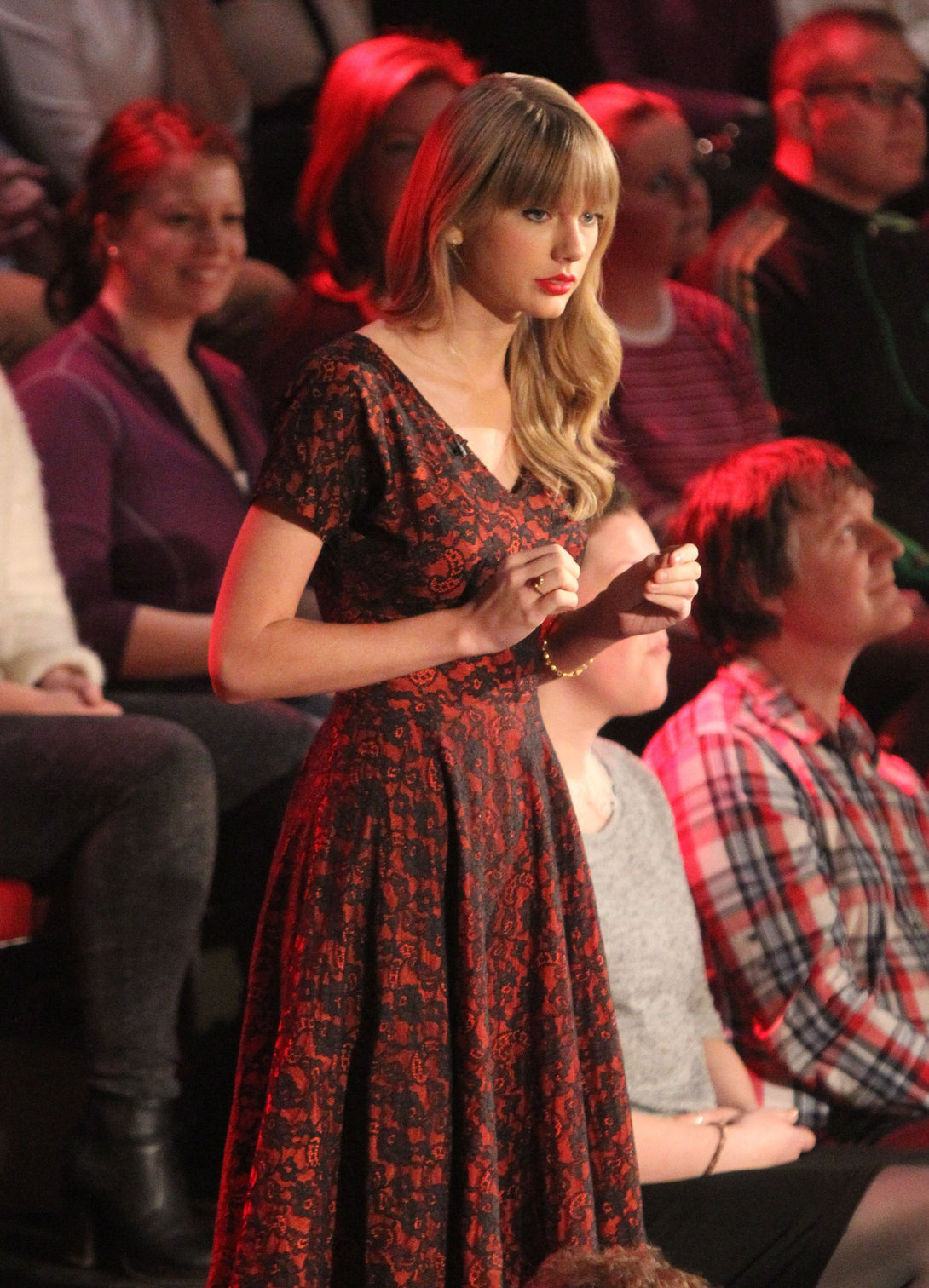 Taylor Swift performing on Swedish-Norwegian talk show Skavlan in London 11/8/12