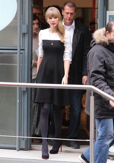 Taylor Swift NRJ radio station in Paris 11/8/12