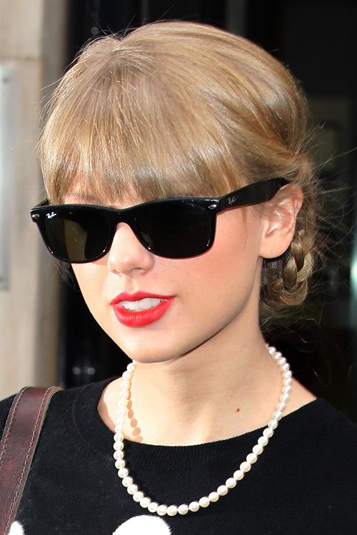 Taylor Swift leaving her hotel in London 11/7/12