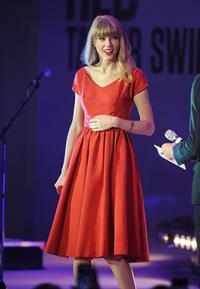 Taylor Swift at Westfield Mall in London 11/6/12