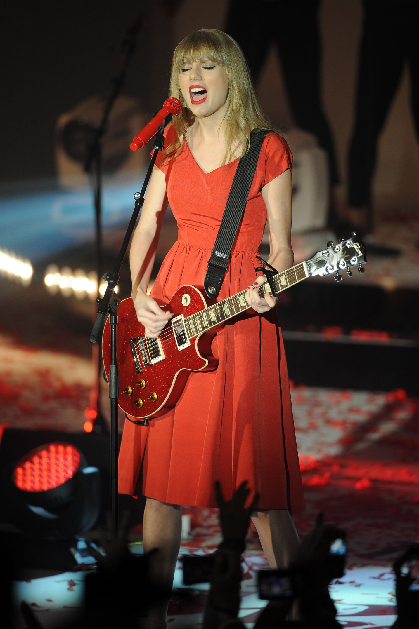 Taylor Swift at Westfield Mall in London 11/6/12